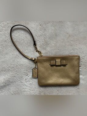 Coach Darcy Bow Gold Saffiano Leather Wristlet With Hanging Tag